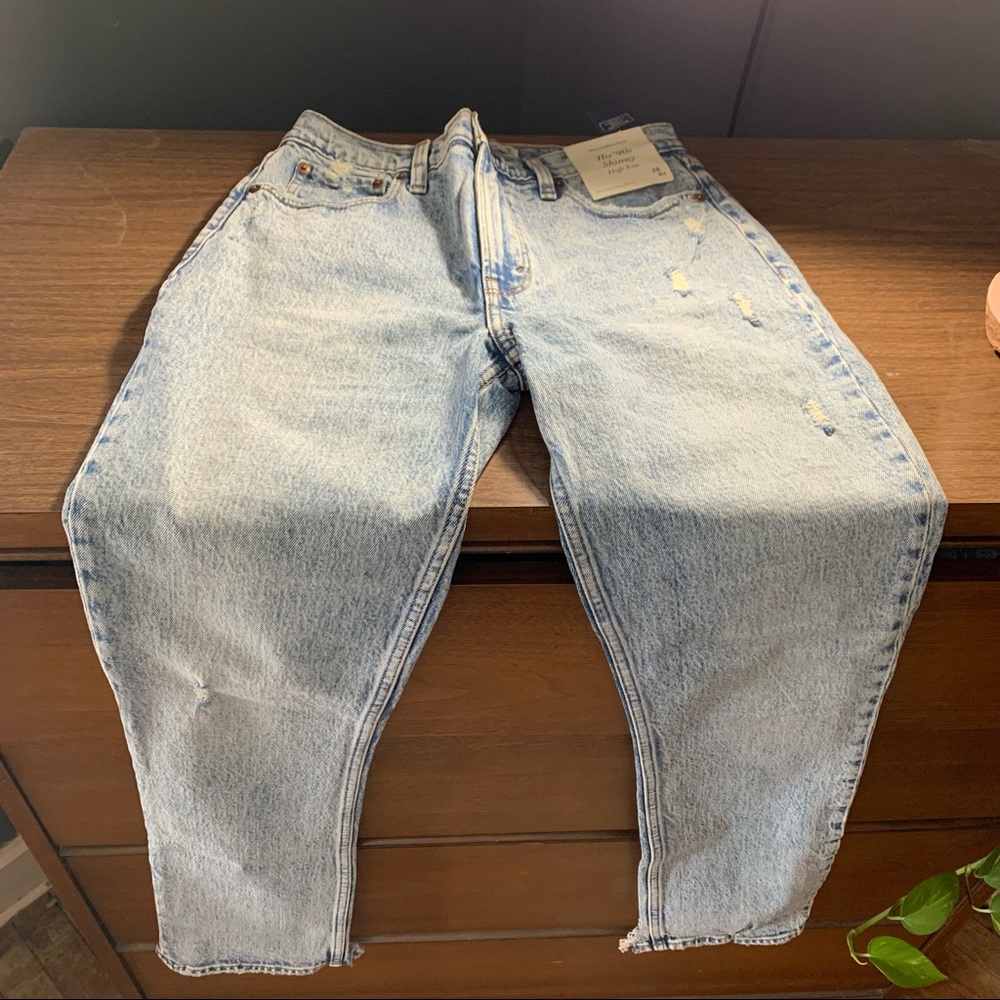 Abercrombie 90s High Rise Skinny Jeans Light Acid Wash SZ 28 NWT
